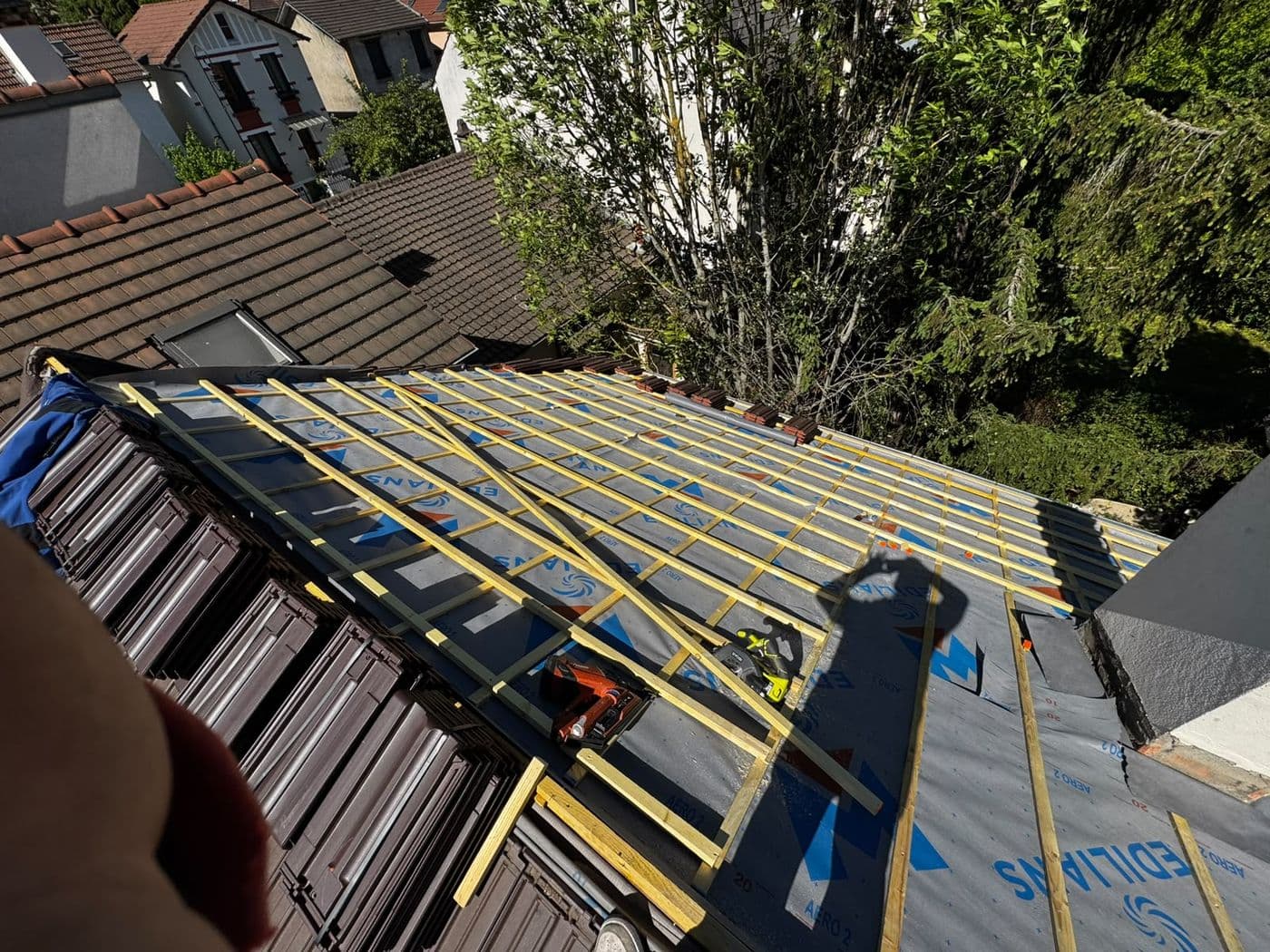 Liteaux posés sur écran de sous-toiture, vue plongeante
