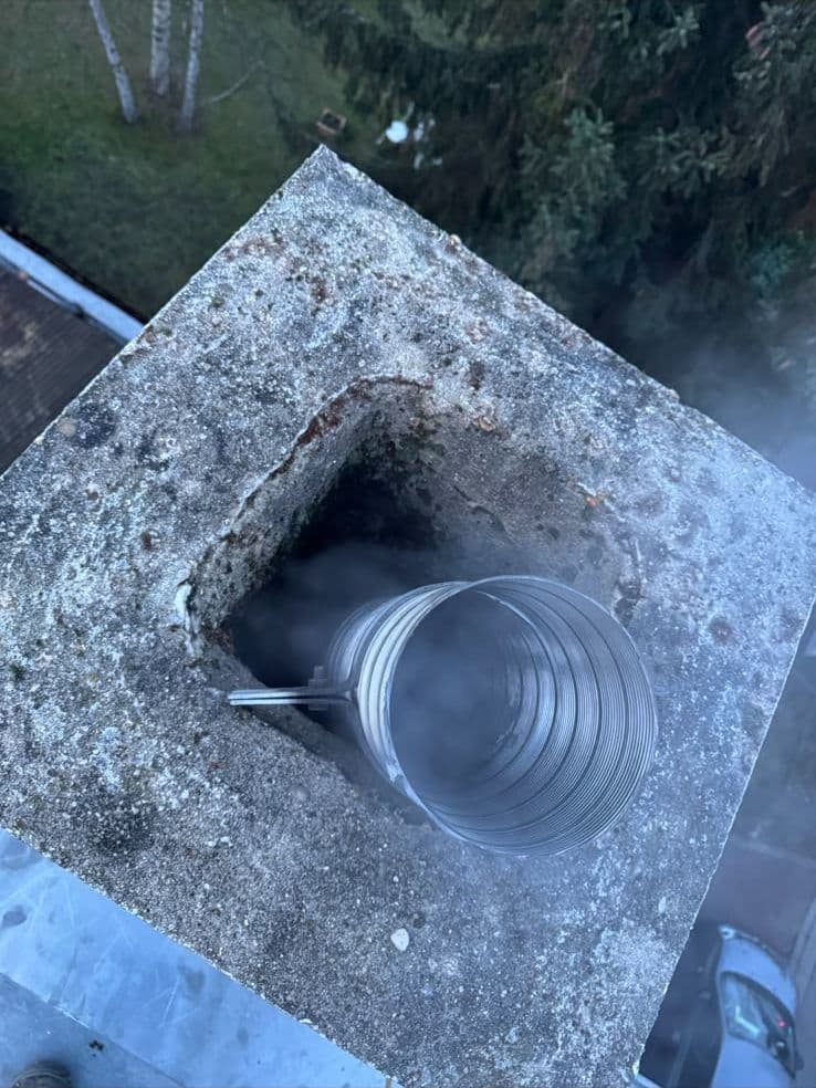 Tubage inox d'un conduit de cheminée par le haut de la souche