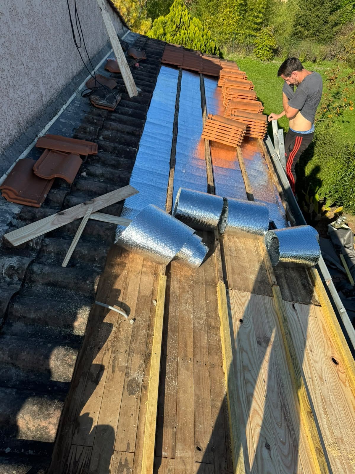 Zinguerie et abergement en cours de pose